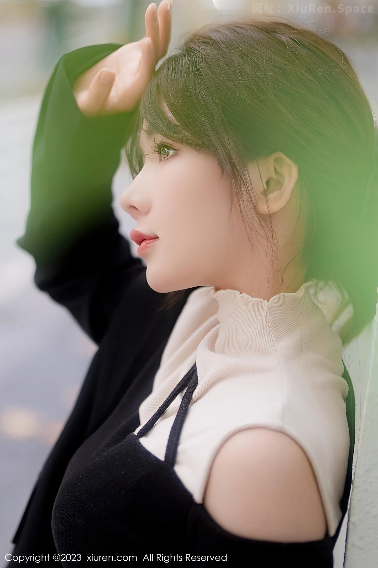 图片[2]-[Xiuren秀人网]2022.12.30 VOL.6069 顾乔楠Cora 黑色紧身连衣裙加黑丝美腿性感私房写真集-秀人网官方网站